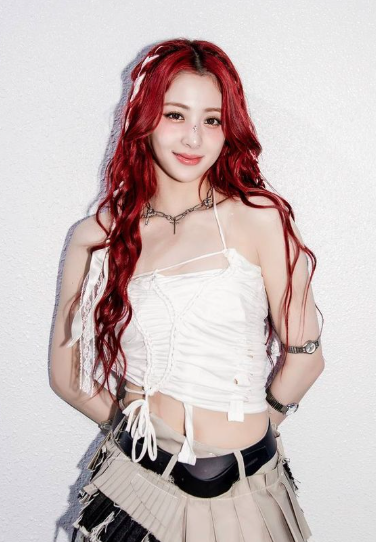 AboutMusicYT's tweet photo. Happy 25th birthday to the amazing Yunjin of LE SSERAFIM! https://t.co/gMqPqMz3xP