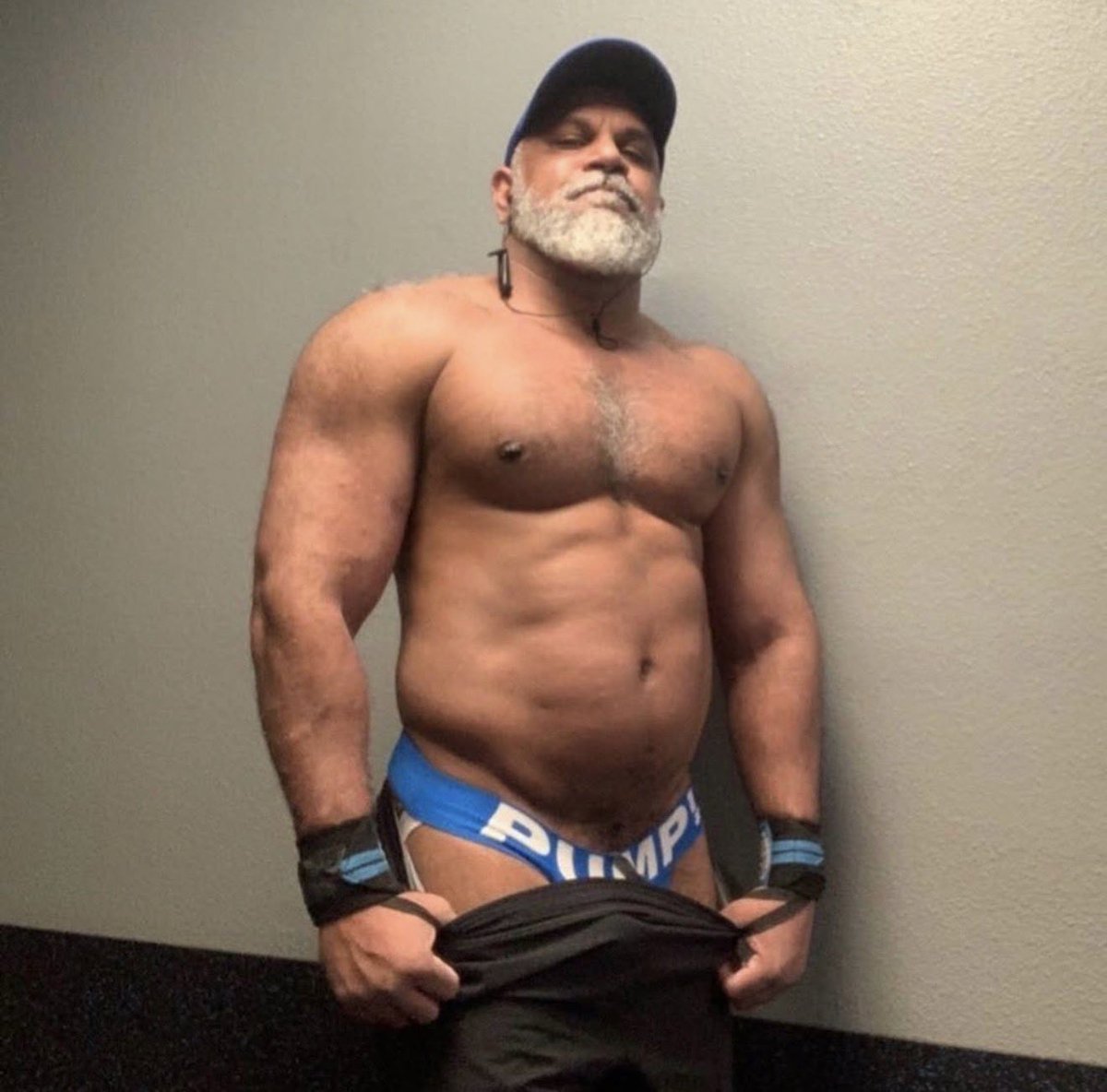 thebulldaddyx's tweet photo. Daddy https://t.co/XYgnEpHAMm