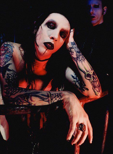 Goretober13's tweet photo. The last true shock rocker refused to conform to gender and societal boundaries with kickass music and provocative mv, dismantling censorship, religion,politics,celebrity worship and after 30+ years..cancel culture.His fanbase will always exist!👑😈😍🌹❤️‍🔥#Mansontwt #marilynmanson https://t.co/KSI5UepZX3