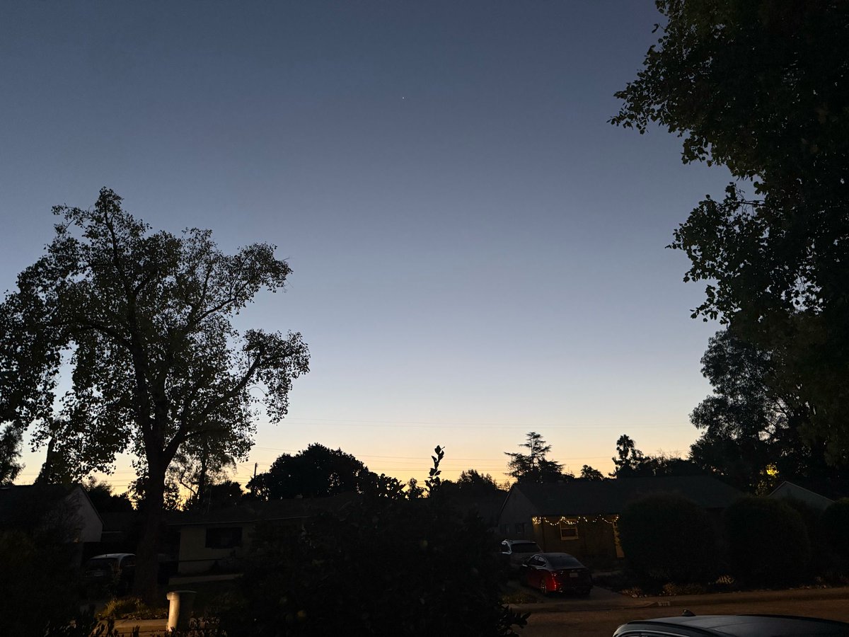 WrittenByMurphy's tweet photo. And from the midst of cheerless gloom I passed to bright unclouded day.
Emily Bronte
#sunrisewisdom #AVtweeps #AVPM #AVmotivation https://t.co/nap3UxgOOf
