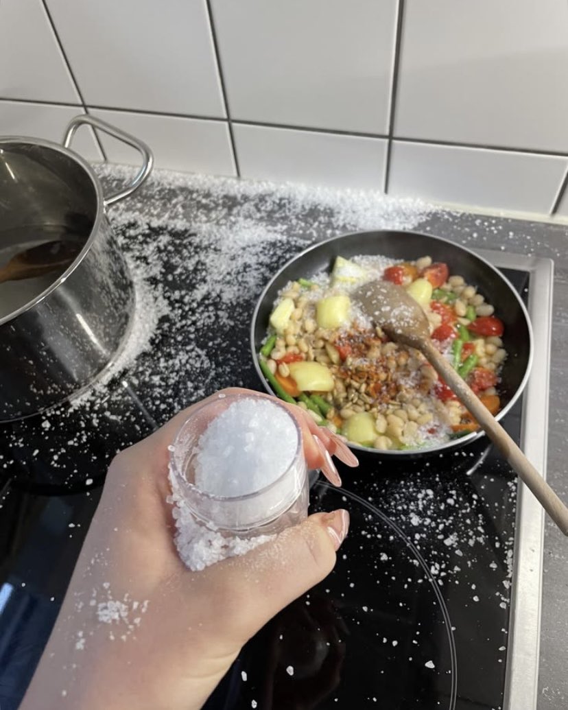 LECARESSE's tweet photo. @LECHAISSEUR ️️  ️️  ️️ 
cina who mata u kek sumpit hokben🫵🏻 tp abang bisa sabar gakkk adek udah gak sanggup😭🙏🏻
️️  ️️  ️️ https://t.co/iX9dIoqhQd