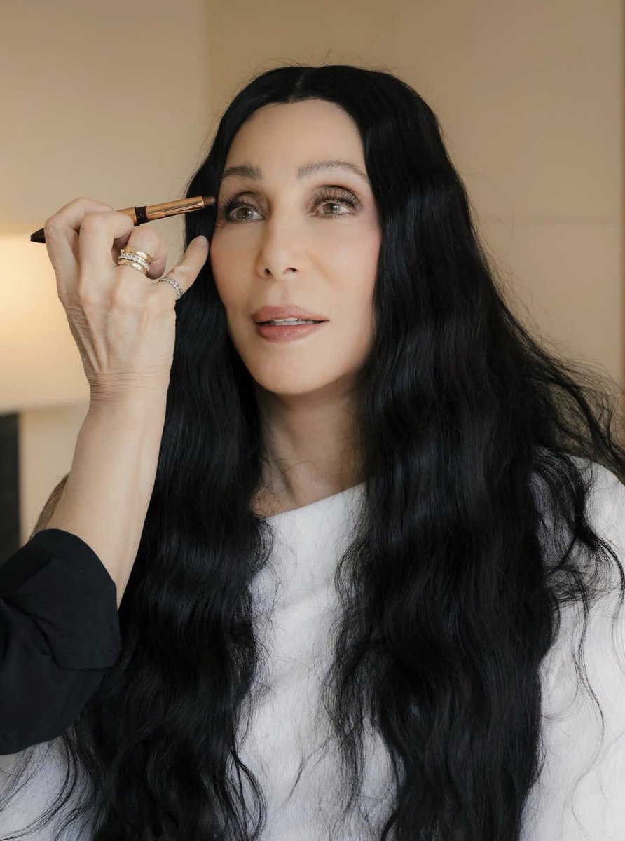 CherFansDaily's tweet photo. 78 and still THAT girl. If she can turn back time, so can we. https://t.co/DRRq4qX14J