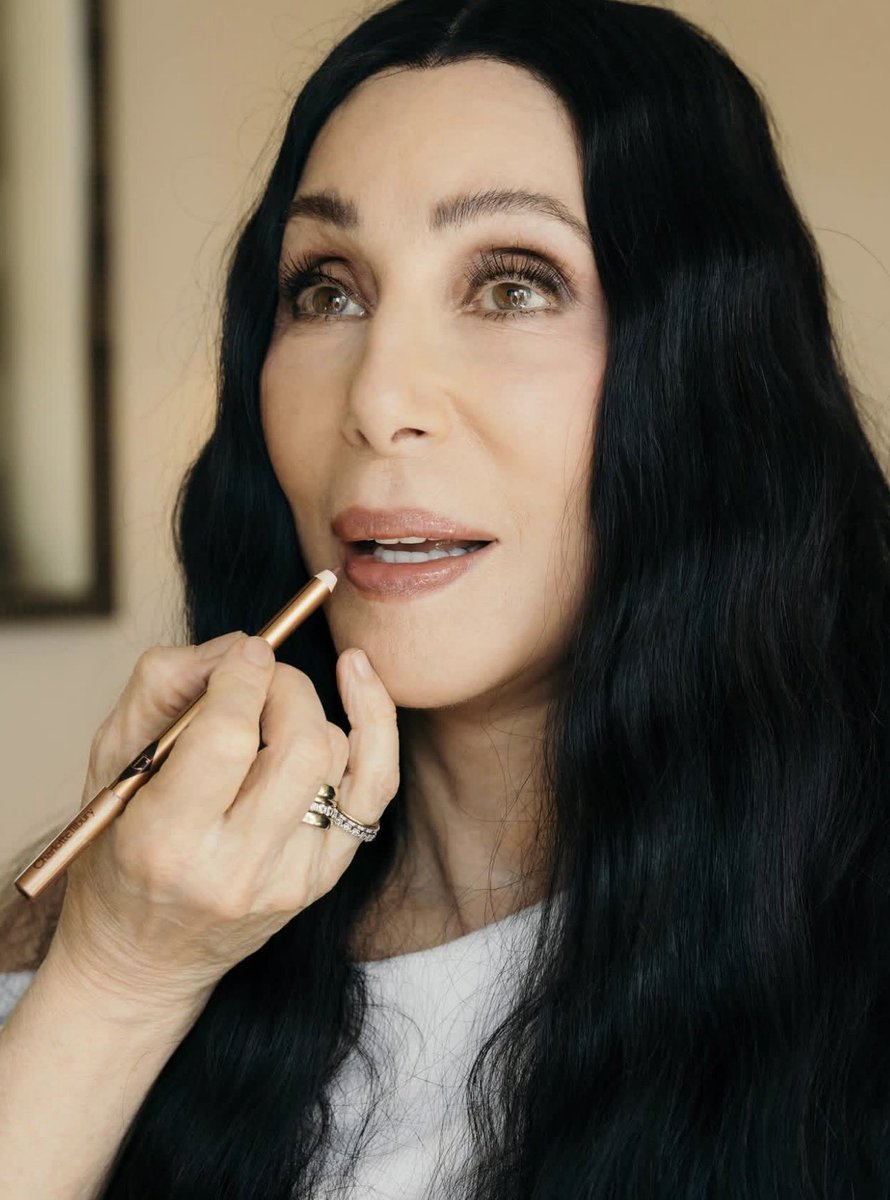 CherFansDaily's tweet photo. 78 and still THAT girl. If she can turn back time, so can we. https://t.co/DRRq4qX14J