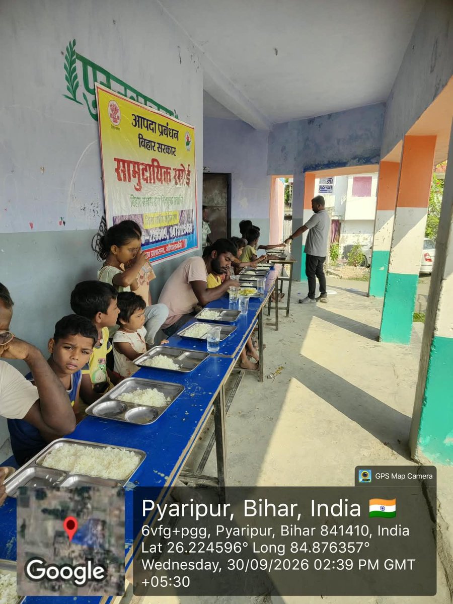 Dist_Gopalganj's tweet photo. बैकुंठपुर प्रखंड अंतर्गत प्यारेपुर में सामुदायिक रसोई का संचालन
#samratchoudhary
#cmsamrat
#CommunityKitchen
#FloodRelief
#gopalganj https://t.co/yGcIZJRLd6