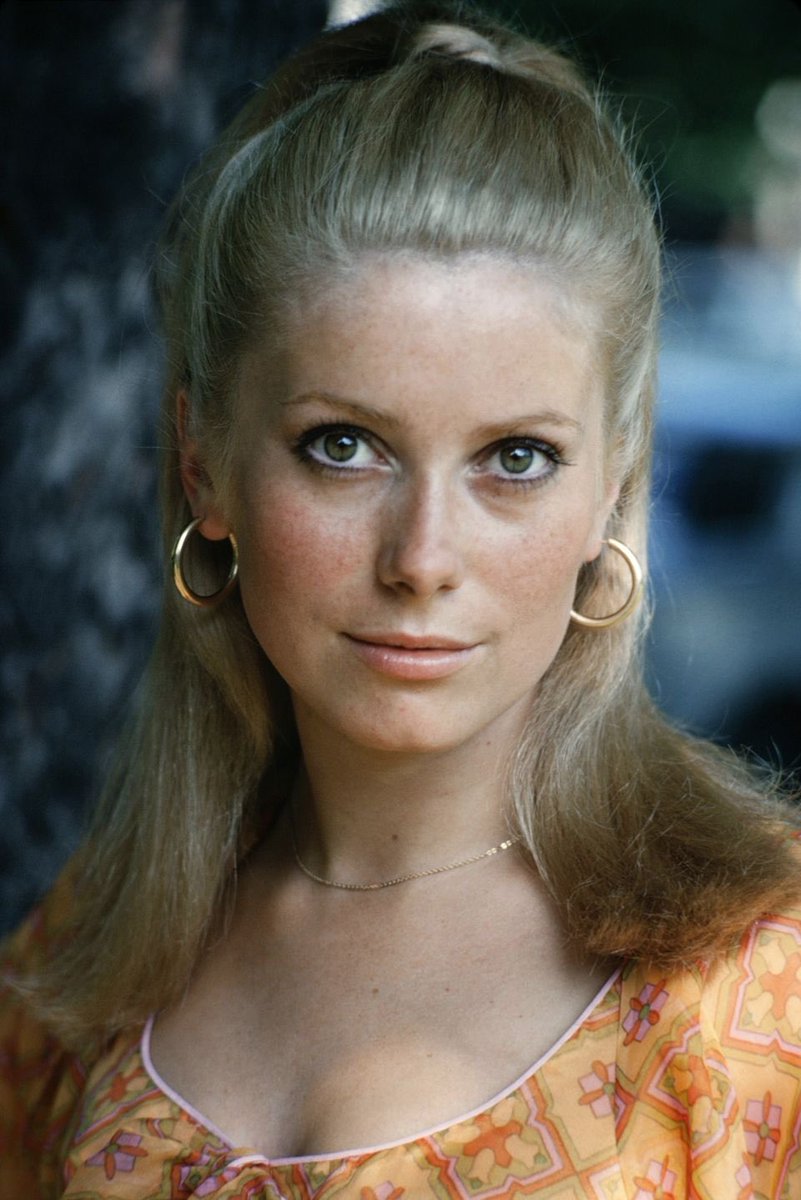 Dear_Grateful1's tweet photo. Catherine Deneuve, 1965 https://t.co/ficPWS9X4R