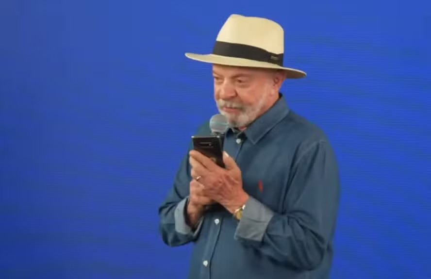 osneyosmar's tweet photo. Flávio criticou a conexão de Lula com o ministro Dino em um evento no Pará, levantando questionamentos sobre a influência do governo nas decisões do judiciário. O que mais precisa ser revelado sobre os esquemas da esquerda? #Lula #Justiça #PolíticaBrasileira https://t.co/AbkeRtF1wW