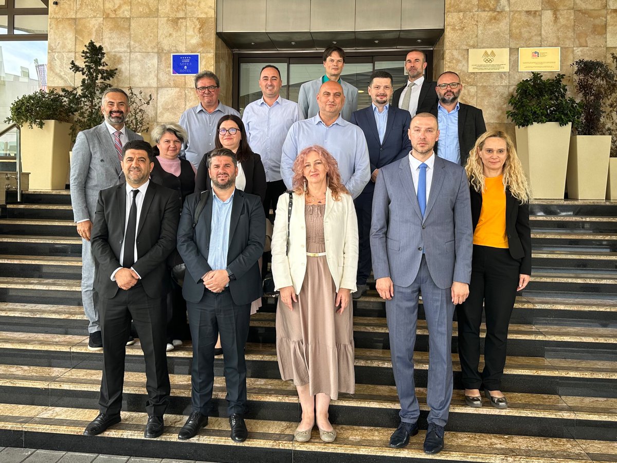 EUWB6_TCT's tweet photo. Better railways start with cooperation 🚆🤝

Our two meetings in Skopje focused on railway reforms, safety and infrastructure to strengthen connections across the #WesternBalkans and with the EU.

Learn more 👇
https://t.co/EpWdvNUHDt

We are #TogetherConnected 💙 https://t.co/eS5eupO4c2