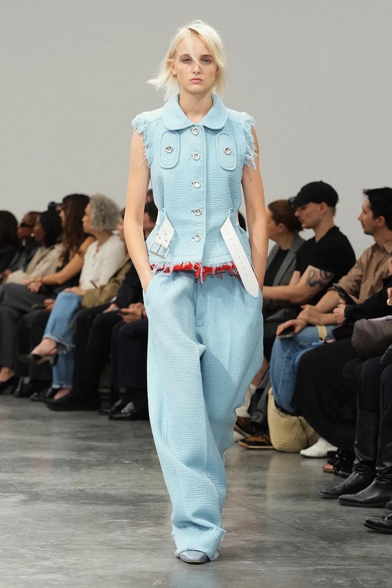 cafewindows's tweet photo. courrèges ss27 ⭑.ᐟ https://t.co/zWGiZyHDWW