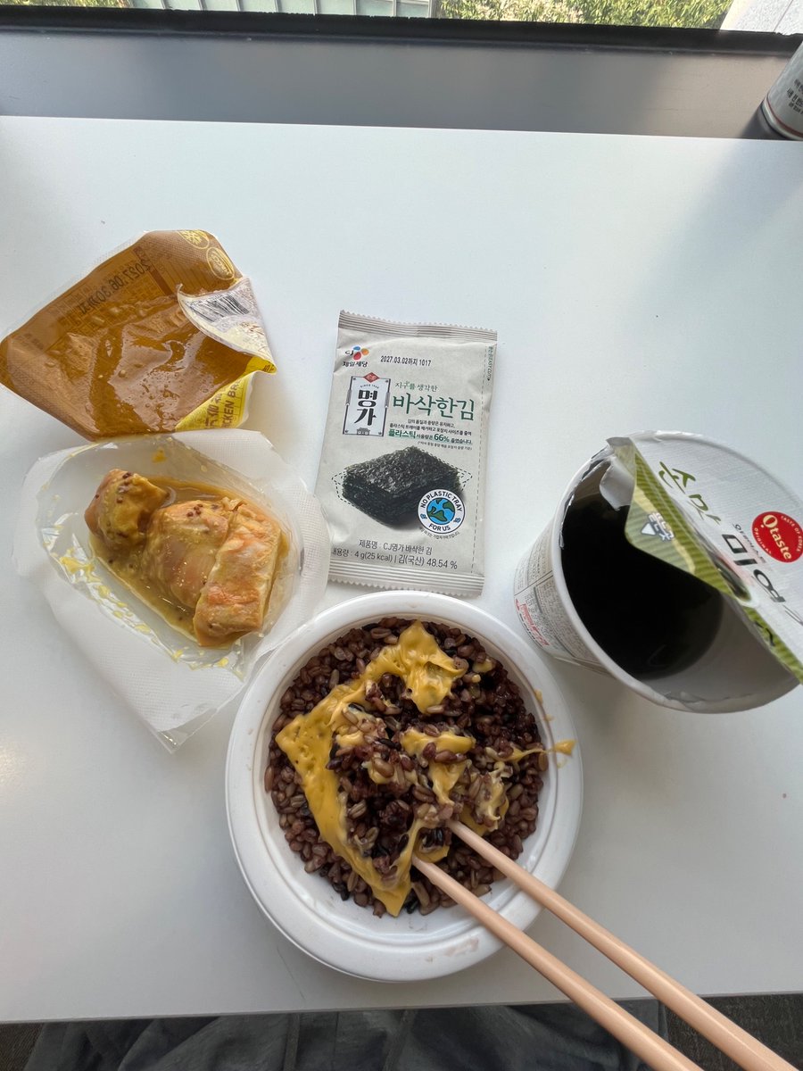 innnieats's tweet photo. 9/30 맘마 
아침 두유 구운란
점심 닭밥국김
저녁 토스트+단쉐
간식 곤약젤리 https://t.co/9Psir2rsWn
