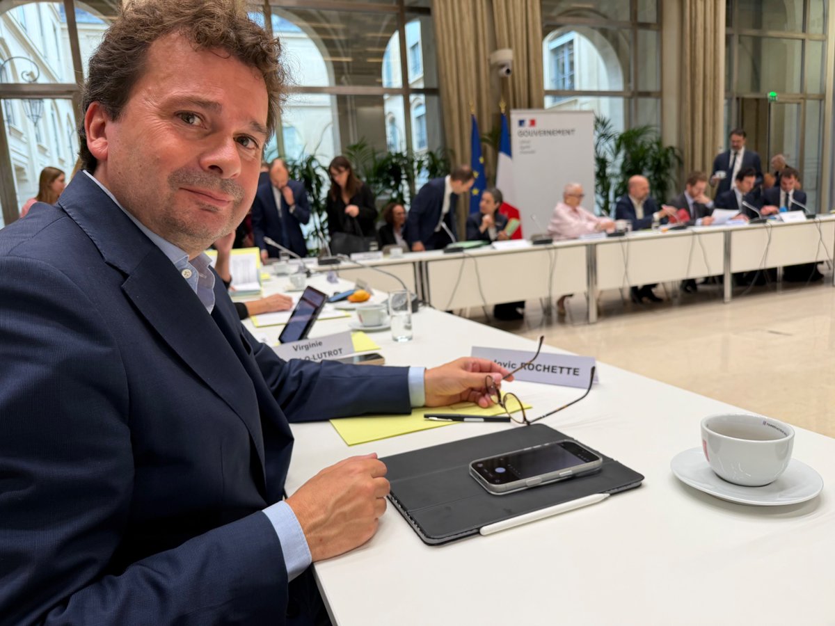 LudovicRochette's tweet photo. Ce matin, comité des finances locales en présence @FrancoiseGatel et @Amiel_David_  pour la présentation du Projet de Loi de Finances 2027.  
Ce PLF, s’il n’est pas modifié, ne fera : 
🔴 qu’accroître les inégalités entre collectivités 
🔴 que freiner l’investissement public https://t.co/EfVTOblWFo