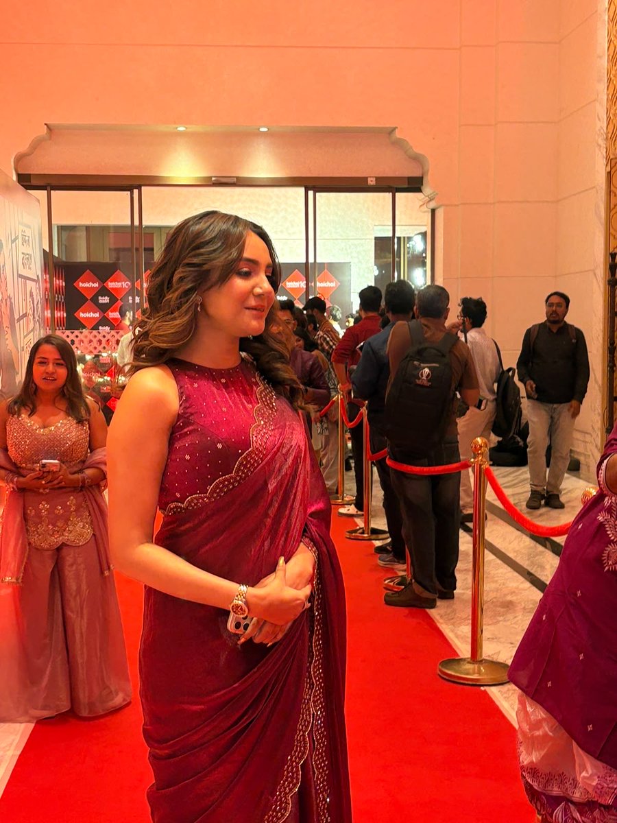 hoichoitv's tweet photo. Red Carpet-এ আগুন ছড়াতে, এসে গেছে #AryaaRay
#hoichoiSeason10 #DawsheDawsh #hoichoi #BoldlyBangali https://t.co/vNrhSYWRjM