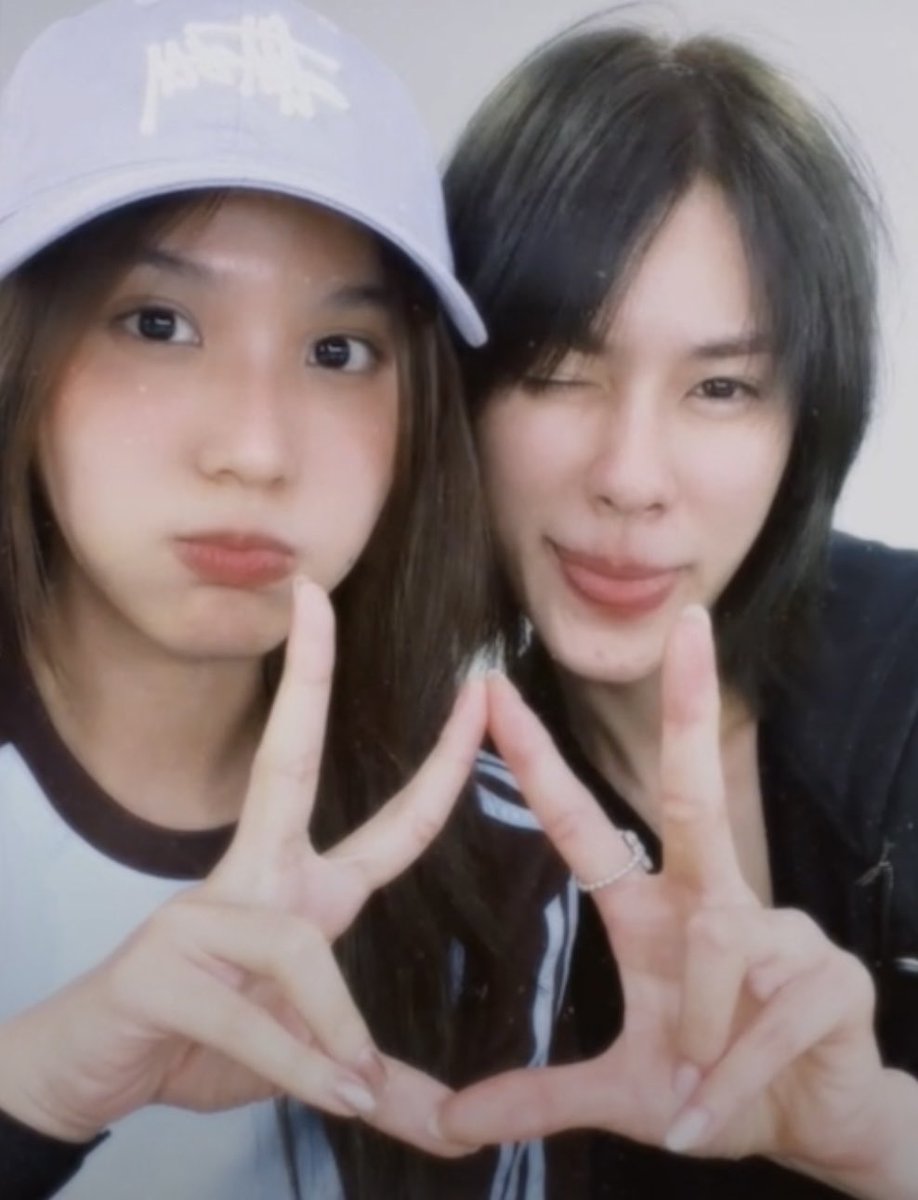 babybornor's tweet photo. เหมือนคู่รักเน็ตไอดอลมาก https://t.co/cfpgNmu2rd