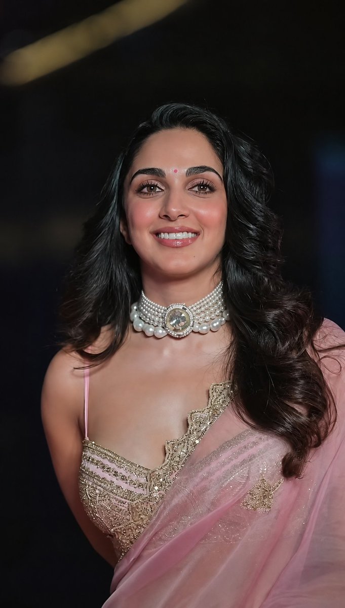 DJ00216's tweet photo. #kiaraAdvani �� https://t.co/VQHmuKddsU