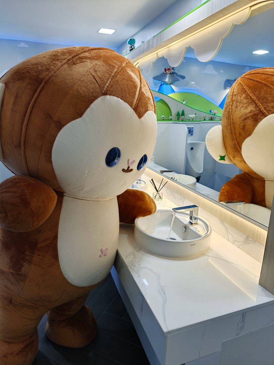 PONPON_gmmtv's tweet photo. ป้อนมั่ยซนนะเจี๊ยก 🐵

#PONPON #GEMMHOUSE https://t.co/DI1DBRaDCt