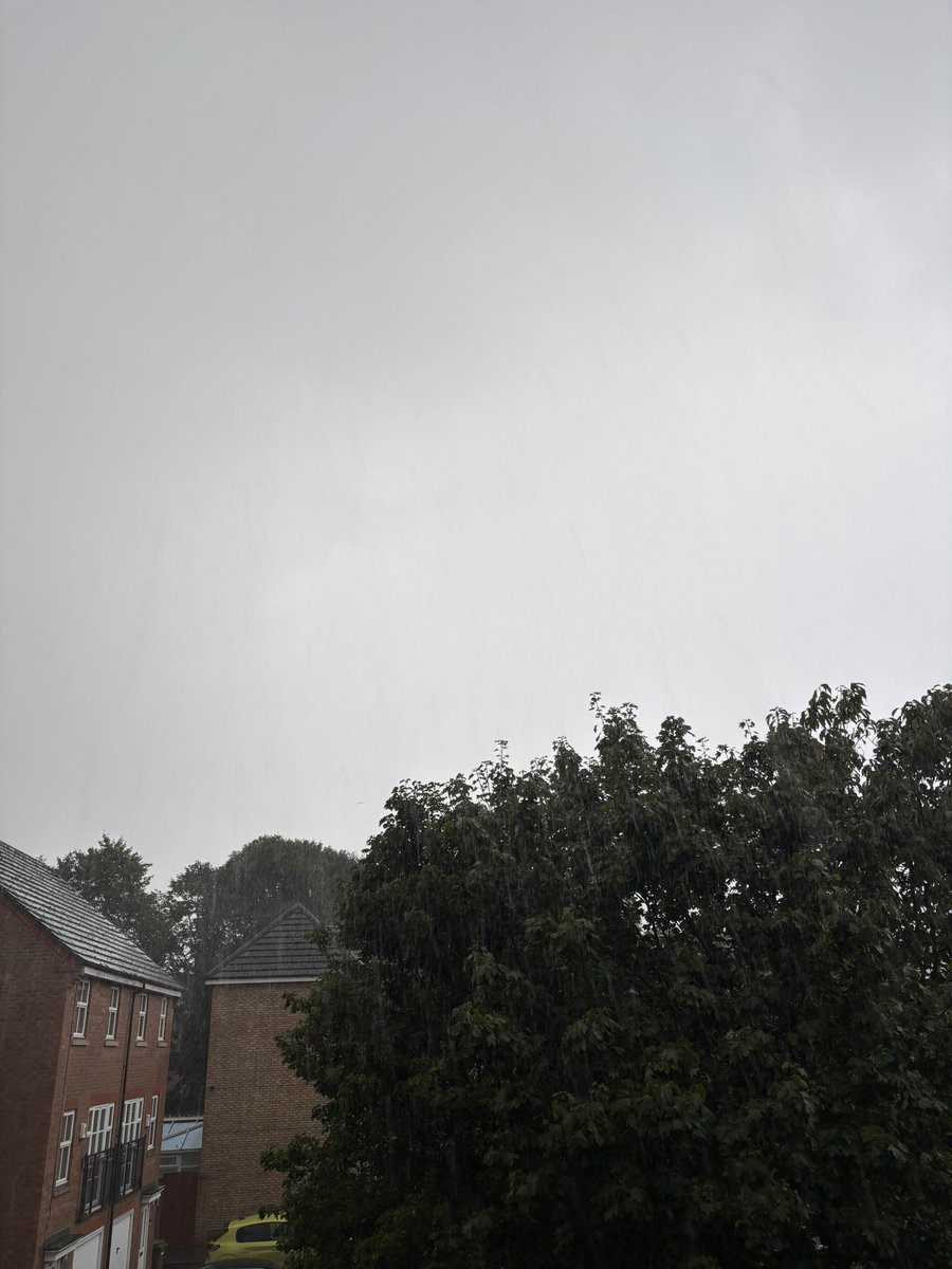 NWal5h's tweet photo. All of today’s weather 😂 #StormHour https://t.co/Gn61X50Kjx