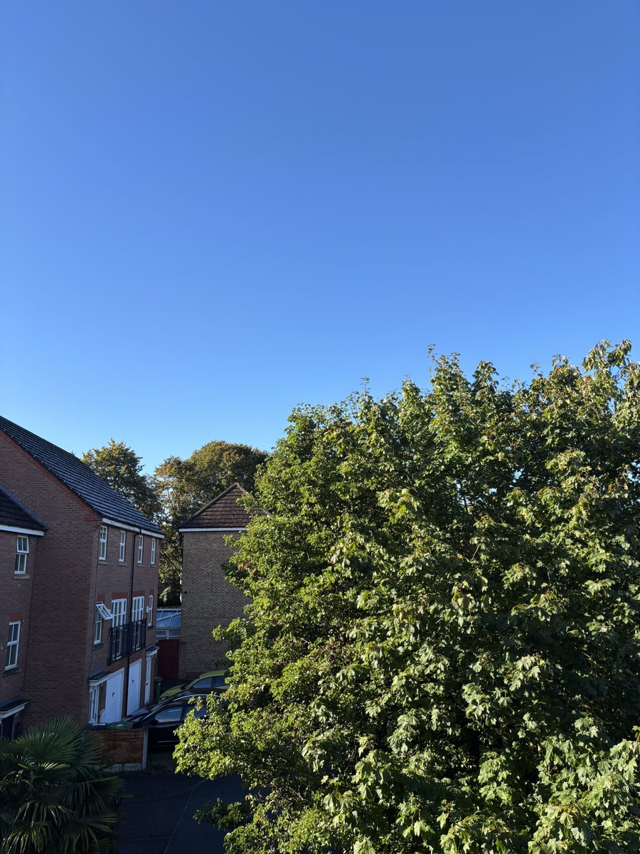 NWal5h's tweet photo. All of today’s weather 😂 #StormHour https://t.co/Gn61X50Kjx