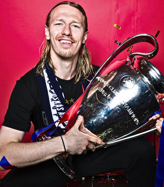 Ozzny_CS2's tweet photo. PSG Goalkeeper Safonov revealed he likes CS Esports ‼️

"Yeah, I like Esports. I used to follow NaVi before... now it's 100% Spirit. Marina [his girlfriend] got hooked on Spirit too, so we follow them together, some matches we actually watch together. 

We were on holiday once, going to bed, and I said "Spirit are playing"... we couldn't fall sleep until we finished the whole match."