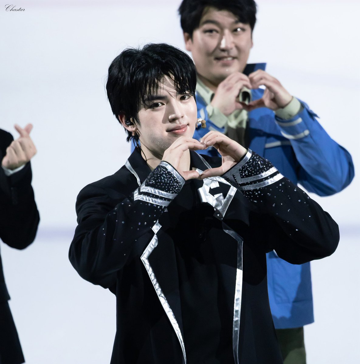 dhk_cha_cha_cha's tweet photo. 260814 나 혼자만 레벨업 on ICE 포토타임

성진우 役 #차준환

카컨의 축복✨ https://t.co/4GGzRicsj2
