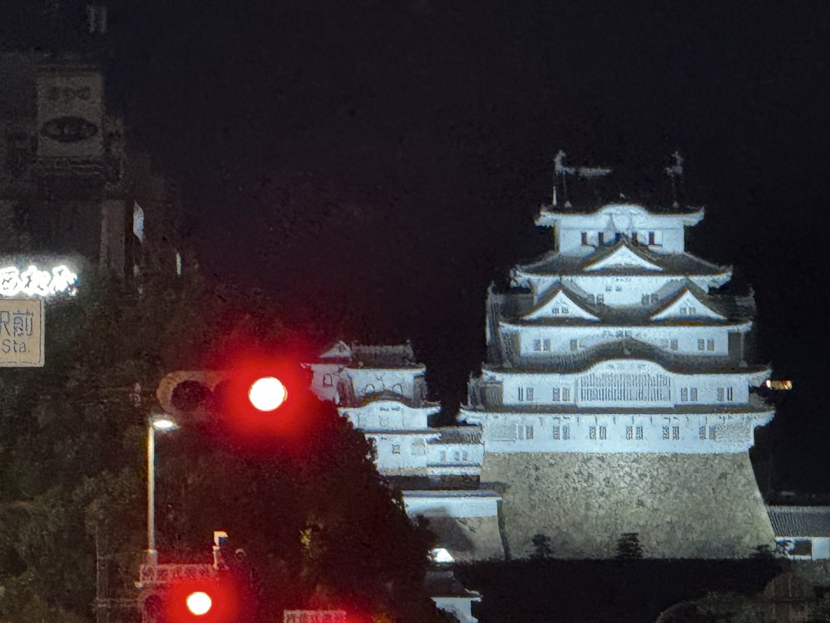 sosotakei's tweet photo. 姫路城白っ！ https://t.co/XsLnFT9Toc