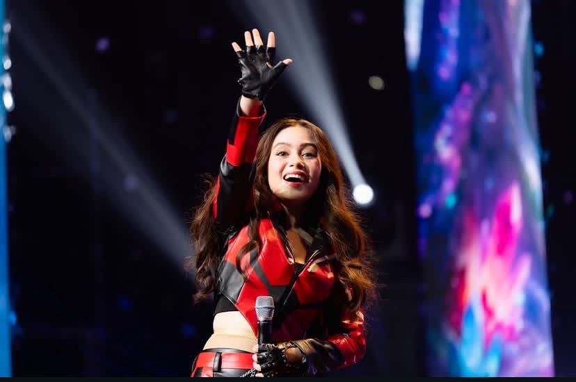 aiahlovesm's tweet photo. guys wdym meron tayong hd pic nung nakita na ni tala si cap sa crowd. look at the excitement in her eyes 🥹 #capkrys https://t.co/UfeVo4cENn