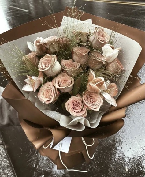 BrasilettoCafe's tweet photo. ⠀⠀╱⠀  *⠀   
⠀⠀⠀           𝐁𝐑𝐀𝖲𝖨𝖫𝖤𝖳𝖳𝖮 𝐂𝐀𝐅𝐄́.ᐟ

ᅟ ❛ 𝐏edido: Florale

    ʿ𝐃e: Polly
    ʿ𝐏αrα: Totó 

ᅟᅟ 💌： ❝Bom dia ruiva, espero que cachorros gostem de doces❞ https://t.co/dsQ7h5o0nS