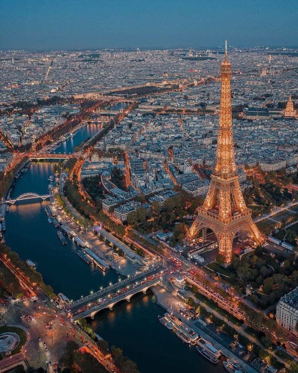 world_tourists_'s tweet photo. Aerial view of Paris, France 🇫🇷 https://t.co/lahokpKOu7