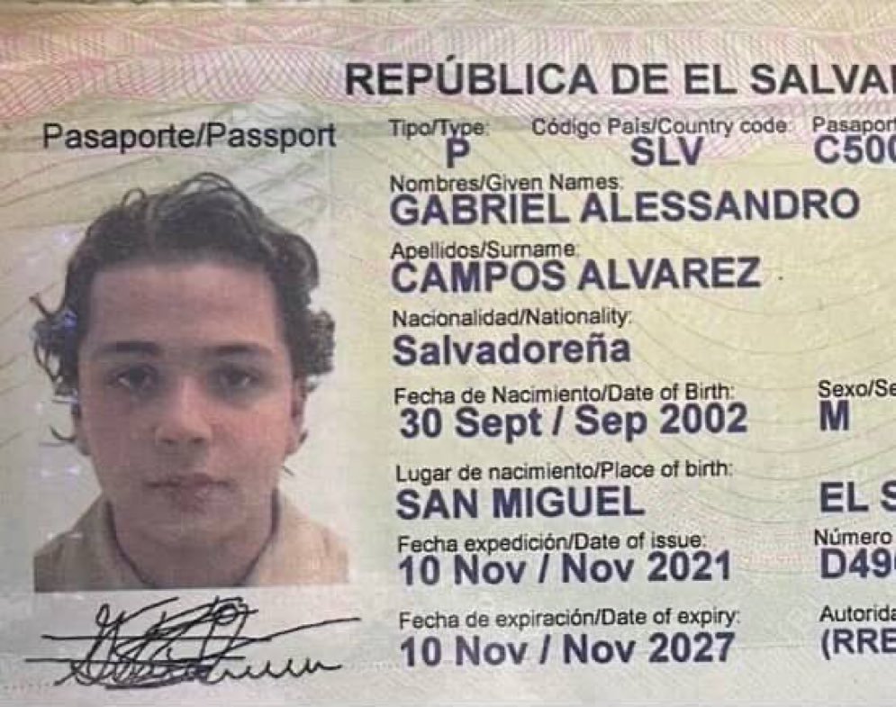 srgiifcb's tweet photo. hoy es el cumpleaños de una leyenda ❤️

feliz cumpleaños allá donde estés @FabrizioFauna https://t.co/KIB9oe0TQD