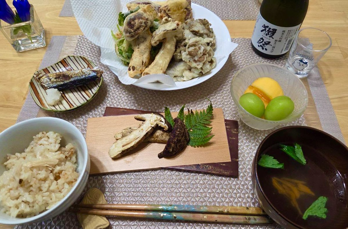 C_lanatus_'s tweet photo. 松茸を貰ったので松茸ご飯にしたのじゃ、秋なのじゃ https://t.co/0t1I3S7UUV