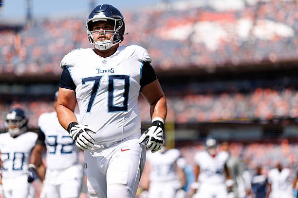 Laura318US's tweet photo. More offensive line help; Veteran guard Kevin Zeitler, who has played 14 NFL seasons, is signing a one-year deal with the Green Bay Packers, per sources. This week, the Packers now have added veteran offensive linemen Zeitler, Laken Tomlinson and Mekhi Becton. https://t.co/zgVe0kg9iU