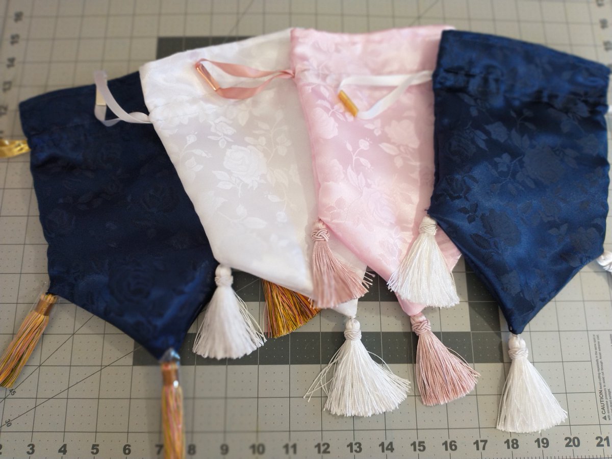 susanaauthor's tweet photo. New #Regency reticules RegencyStylebySusana. $1 donated to food pantry. #Bridgerton #JaneAusten #drawstring purse #ball #Etsyseller https://t.co/Wd2t3JyyNi https://t.co/wqCUvPumD5