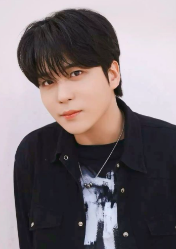 AboutMusicYT's tweet photo. Happy 26th birthday to the talented Jongho of ATEEZ! https://t.co/Z3b3HVFBzu