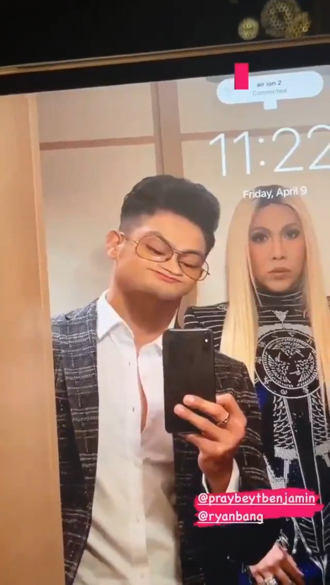 foreverPonyVG2's tweet photo. CUTESTTT!!🥹 TEAM LOYAL TALAGA YAN!!! 

#ViceGanda | #IonPerez | #ViceIon https://t.co/pi6xAFMgfZ