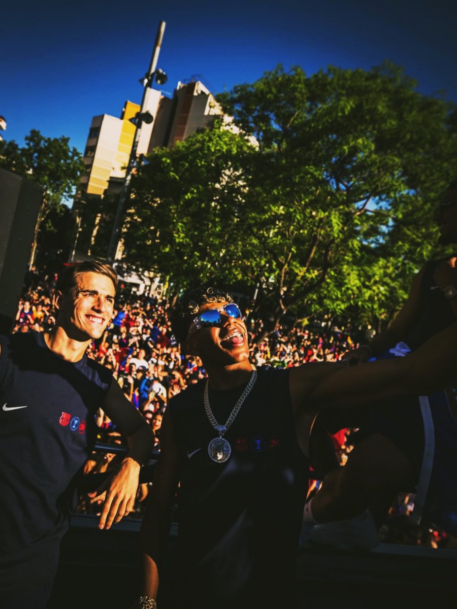 esraoztrk2's tweet photo. 챔피언들
@lamineyamal @fcbarcelona https://t.co/wPrDdRAg2F