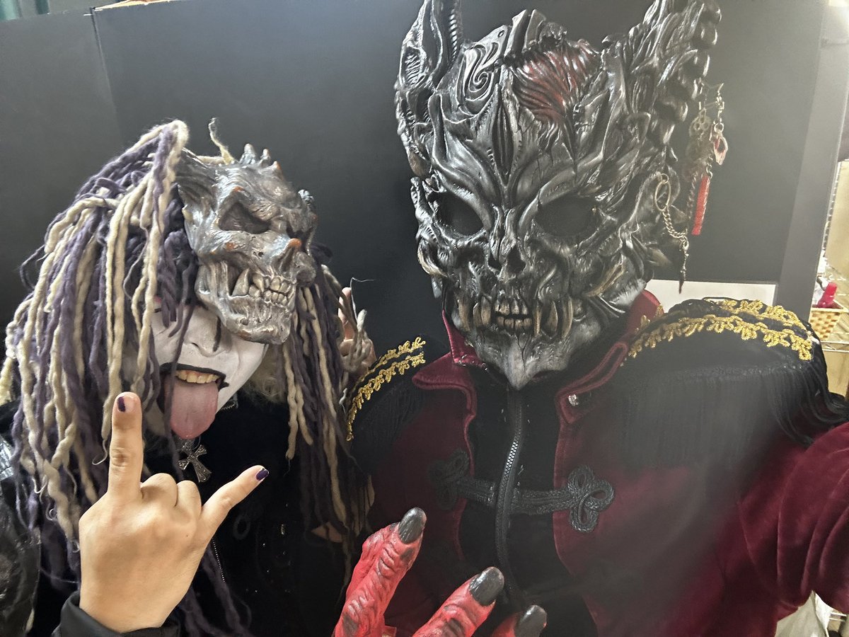 wester_5strings's tweet photo. 9/27ノW-バースデーショー③

JADE FOREST COMPANY🌲

コチラモ初共演！
オ互イ、異世界ヨリ森ノ民ガ初集結🌲
最高ノ宴ヲ作リ上ゲラレタコトヲ
嬉シク思ウ。

バイオリン🎻🎻ノ共演モ、叶ッタゾ🔥

本当ニアリガトウ！！

フハハハハハ🤘 https://t.co/oWI261blK0