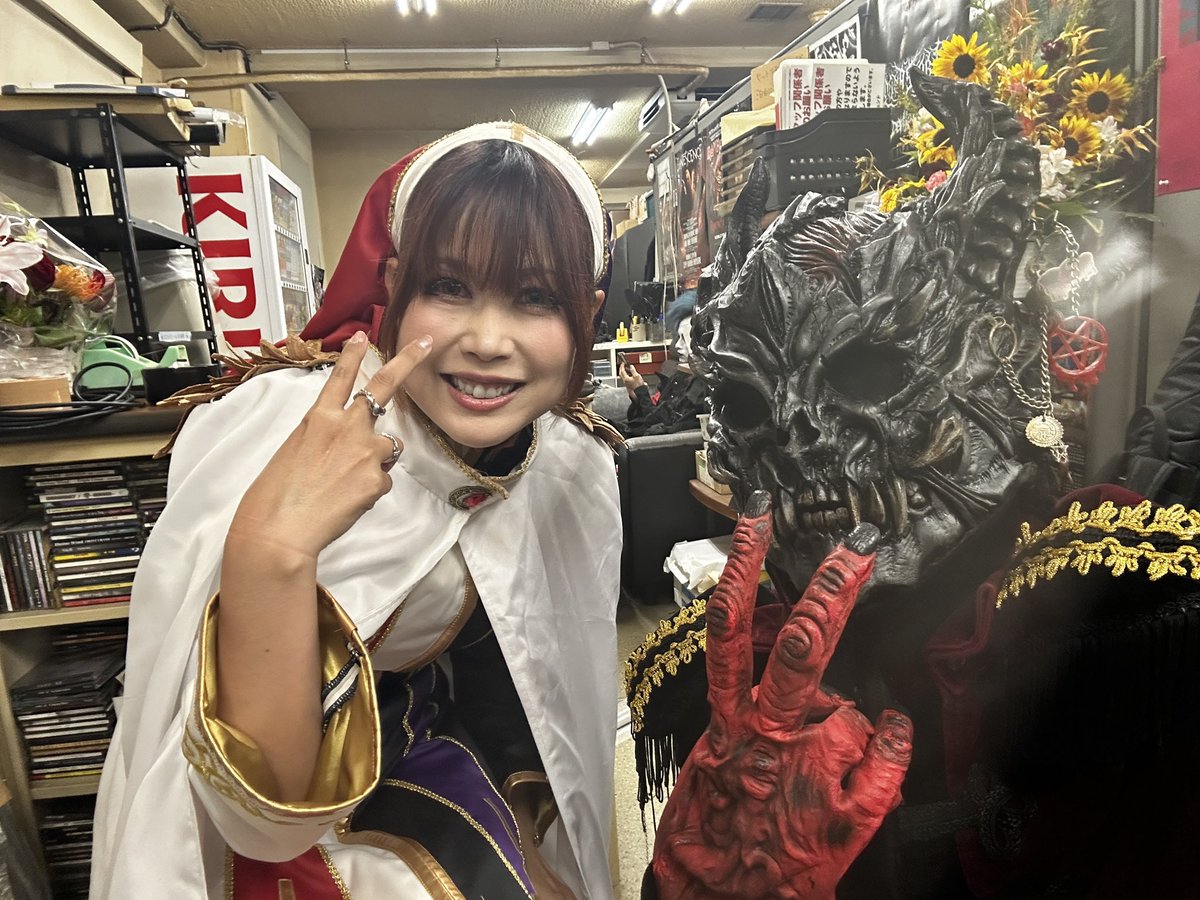 wester_5strings's tweet photo. 9/27ノW-バースデーショー③

JADE FOREST COMPANY🌲

コチラモ初共演！
オ互イ、異世界ヨリ森ノ民ガ初集結🌲
最高ノ宴ヲ作リ上ゲラレタコトヲ
嬉シク思ウ。

バイオリン🎻🎻ノ共演モ、叶ッタゾ🔥

本当ニアリガトウ！！

フハハハハハ🤘 https://t.co/oWI261blK0