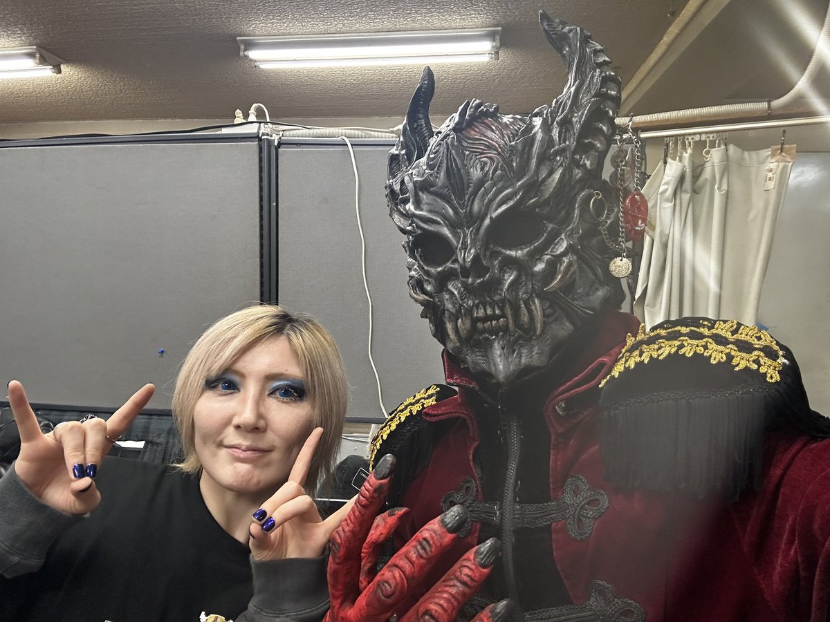 wester_5strings's tweet photo. 9/27ノW-バースデーショー③

JADE FOREST COMPANY🌲

コチラモ初共演！
オ互イ、異世界ヨリ森ノ民ガ初集結🌲
最高ノ宴ヲ作リ上ゲラレタコトヲ
嬉シク思ウ。

バイオリン🎻🎻ノ共演モ、叶ッタゾ🔥

本当ニアリガトウ！！

フハハハハハ🤘 https://t.co/oWI261blK0
