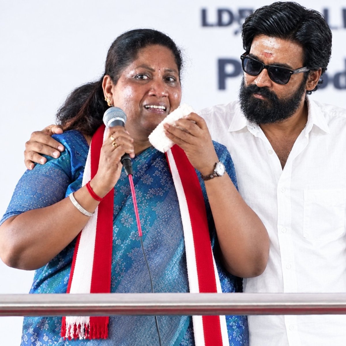 mugil_x's tweet photo. Akka after jumping from Vijay party to Dhanush party in 2031 🤧😭 https://t.co/qZkFikVch0