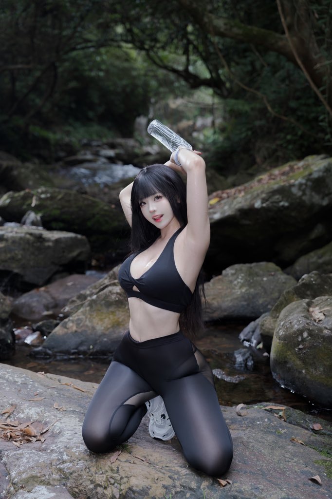 mikomikoww's tweet photo. Lost in nature☺️🌲 https://t.co/5OsYdyxrVQ