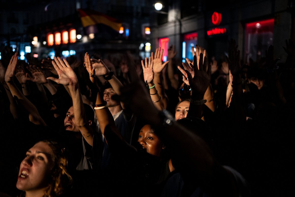 melaput0pela's tweet photo. Vaya trolleada nos han metido eh...sólo han conseguido que vaya más gente a defender lo BÁSICO y que queden fotones como éste, si es que tienen lo justo para no cagarse encima https://t.co/FN3K3DltrS