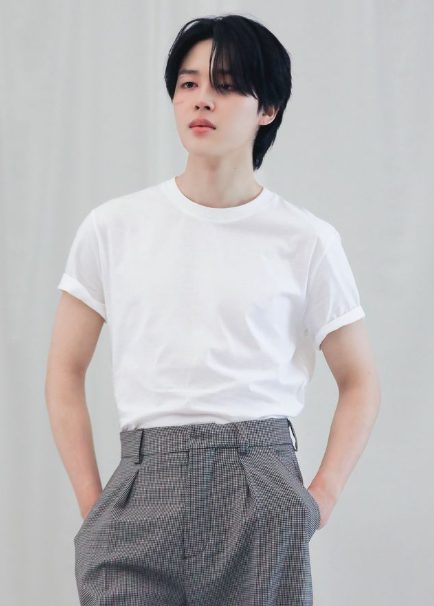 AboutMusicYT's tweet photo. Happy 31st birthday to the talented, vocalist, dancer, visual and legendary Jimin of BTS! https://t.co/WGuJRdqCes