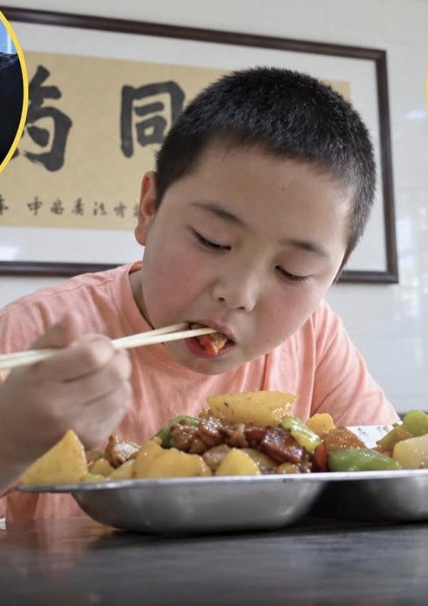 interesting_aIl's tweet photo. An 11 year old boy in China gained 15kg in three months by eating five meals a day so he could donate bone marrow to his dad, who had leukemia

"Save dad first, lose weight later," he said https://t.co/gxcmV6QL1n