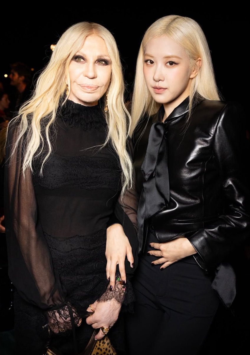 RosiebyRoseNYC's tweet photo. Donatella Versace started following Rosé 💕

#ROSÉ https://t.co/B9l4eEpP5Z