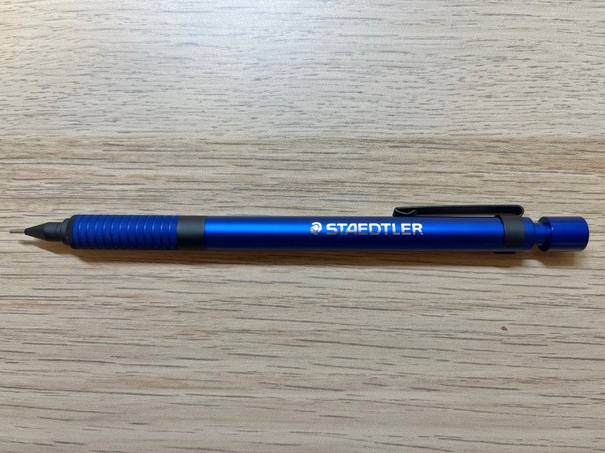 tadanoxota's tweet photo. my new シャーペン！！！
ヤクルトの青！！！ https://t.co/4kd0x5fKdv