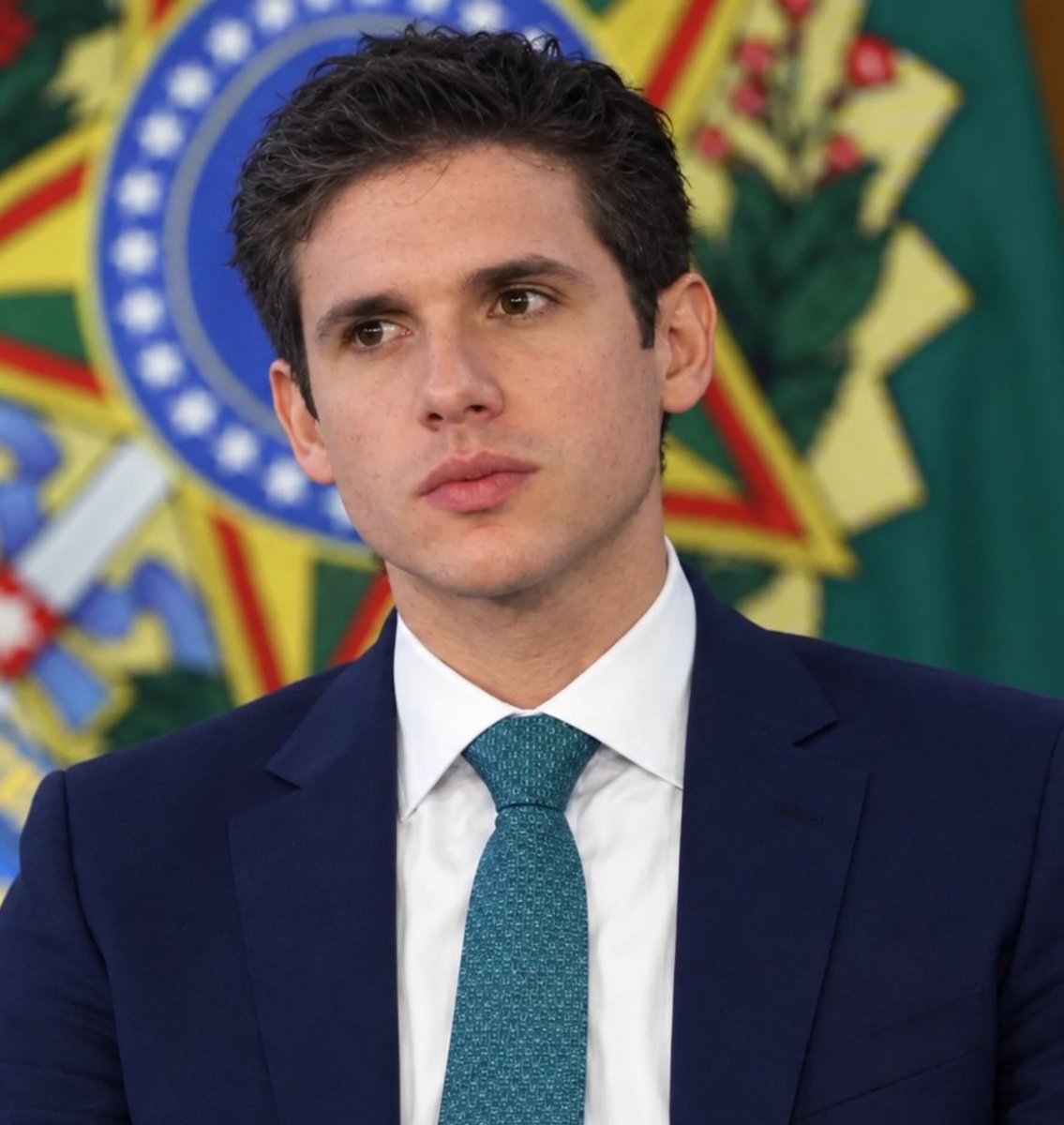 sitepopmais's tweet photo. Web reage a suposto romance entre Daniel Vorcaro e Hugo Motta. 

A teoria surgiu após o vazamento de um print que mostraria uma conversa entre os dois. https://t.co/VgcUcSRlqB
