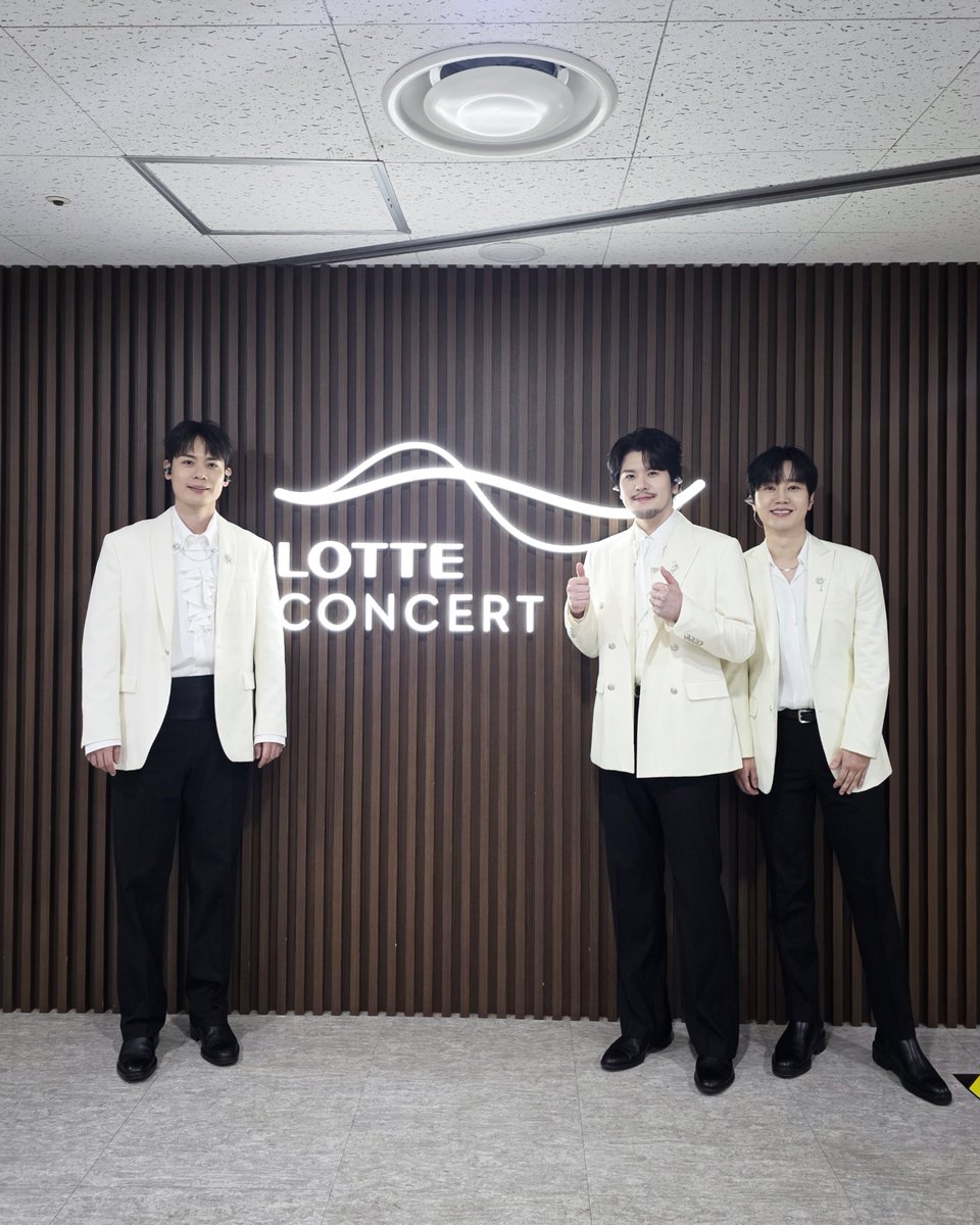 official_lapoem's tweet photo. 팬텀보이스 라포엠 콘서트

짱포엠 덕분에 행복함으로 충만해진 하루💖

함께해 주신 라뷰 여러분과
좋은 공연할 수 있도록 기회 주신 한국일보,
좋은 연주해 주신 최영선 지휘자님,
밀레니엄심포니오케스트라 감사합니다❤️‍🔥

라포엠 노래로 라뷰 여러분이
좋은 밤 되시길 바랄게요🌃

#LAPOEM #라포엠 #팬텀보이스라포엠콘서트
#유채훈 #최성훈 #정민성
#YouChaehoon #ChoiSunghoon #JeongMinseong