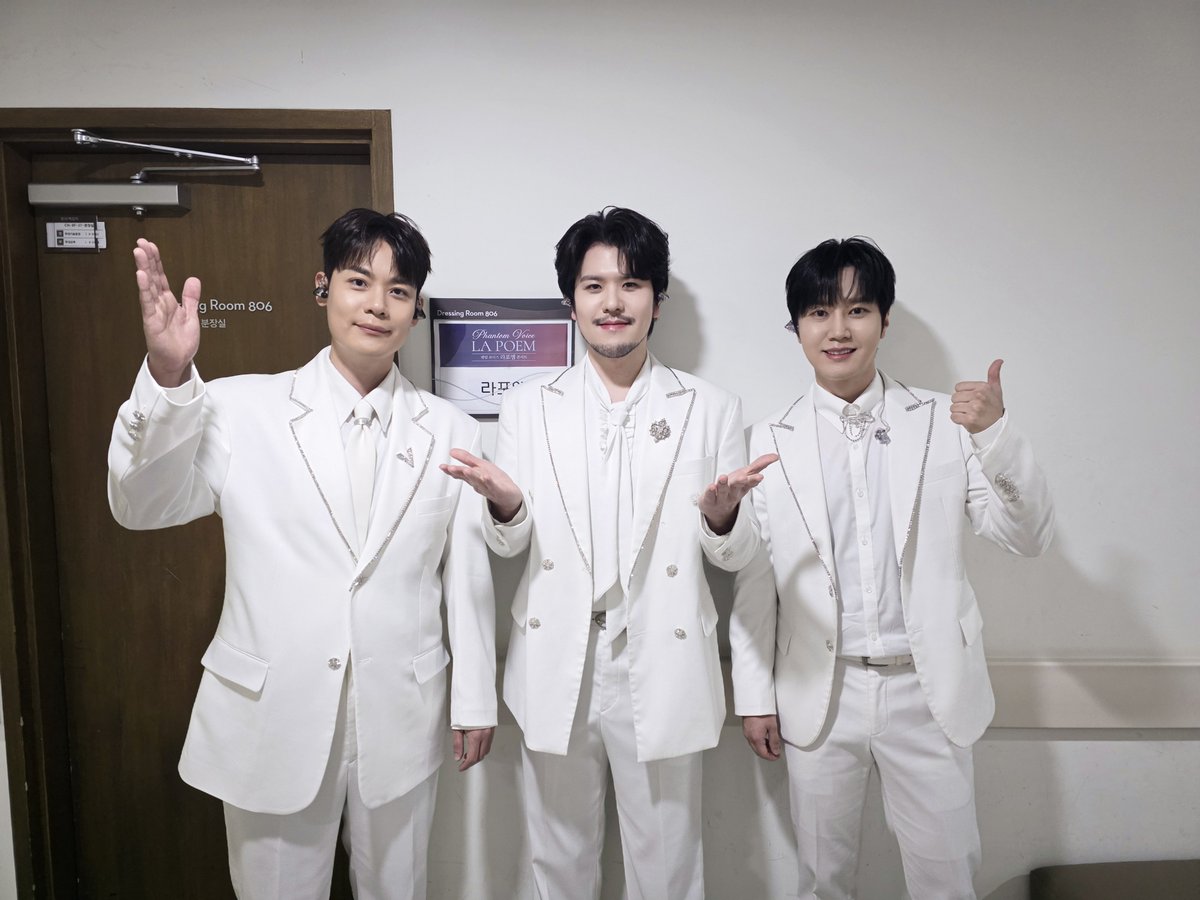 official_lapoem's tweet photo. 팬텀보이스 라포엠 콘서트

짱포엠 덕분에 행복함으로 충만해진 하루💖

함께해 주신 라뷰 여러분과
좋은 공연할 수 있도록 기회 주신 한국일보,
좋은 연주해 주신 최영선 지휘자님,
밀레니엄심포니오케스트라 감사합니다❤️‍🔥

라포엠 노래로 라뷰 여러분이
좋은 밤 되시길 바랄게요🌃

#LAPOEM #라포엠 #팬텀보이스라포엠콘서트
#유채훈 #최성훈 #정민성
#YouChaehoon #ChoiSunghoon #JeongMinseong