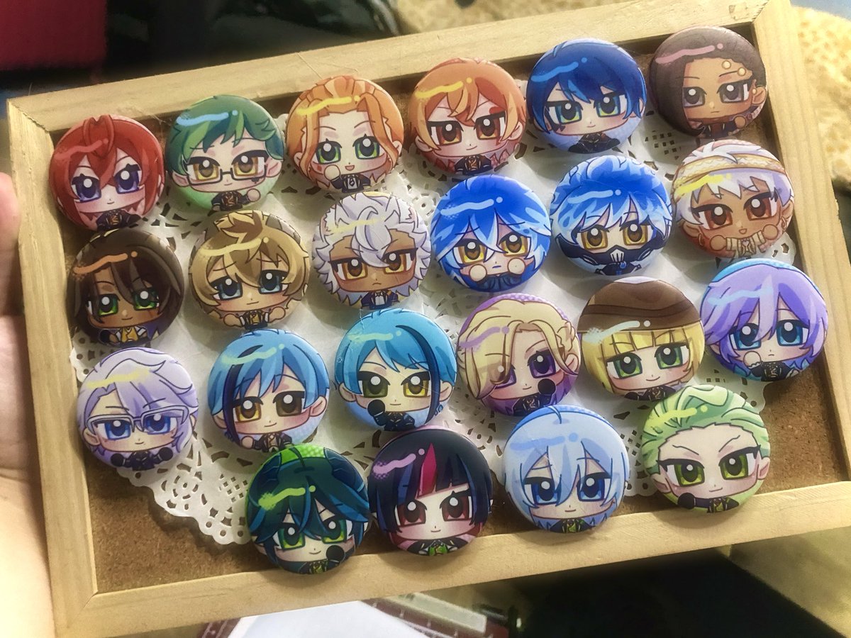 ambxrry's tweet photo. preview for the twst pins!! they look like cookies ⊹ ࣪ ˖ https://t.co/RnSgV0aJkq
