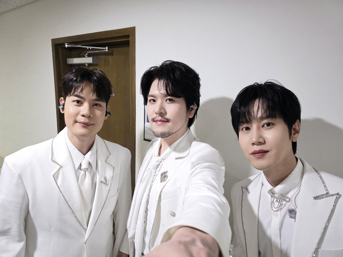 official_lapoem's tweet photo. 팬텀보이스 라포엠 콘서트

짱포엠 덕분에 행복함으로 충만해진 하루💖

함께해 주신 라뷰 여러분과
좋은 공연할 수 있도록 기회 주신 한국일보,
좋은 연주해 주신 최영선 지휘자님,
밀레니엄심포니오케스트라 감사합니다❤️‍🔥

라포엠 노래로 라뷰 여러분이
좋은 밤 되시길 바랄게요🌃

#LAPOEM #라포엠 #팬텀보이스라포엠콘서트
#유채훈 #최성훈 #정민성
#YouChaehoon #ChoiSunghoon #JeongMinseong