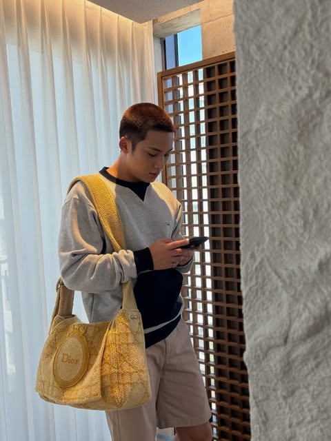 mingyusf's tweet photo. Somewhere between the winter breeze and Dior dreams. https://t.co/gGardxffIw