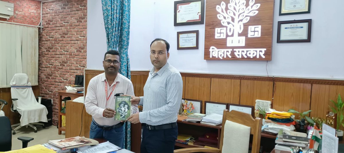 Devendr42062448's tweet photo. Met with Gaya Ji DM Shri Shashank Shubhanker Ji ,requesting to issue directions for 2nd October Gram Sabha meeting related to passing proposal of Child Marriage Free Villages,Presented  a book named "When Children Have Children"authored by  Bhuwan Ribhu ,Founder of JRC. https://t.co/MExVt8EXqU